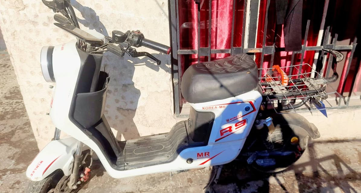 دراجة شحن  R9 مستعملة نظيفة للبيع في بغداد
تايرات جدد
بطاريات جيدة جدا
دراجة شغالة ١٠٠%
بصمة واحدة وسويج واحد
المقعد الخلفي موجود اني شايلة 
نقص جوزة تشغيل تشتغل بصمة 
دراجة مابيهة نقص شغل واطلع 
السعر ٣٧٥ وبيهة مجال
المكان بغداد الرصاقة 
رقم الهاتف ***********
