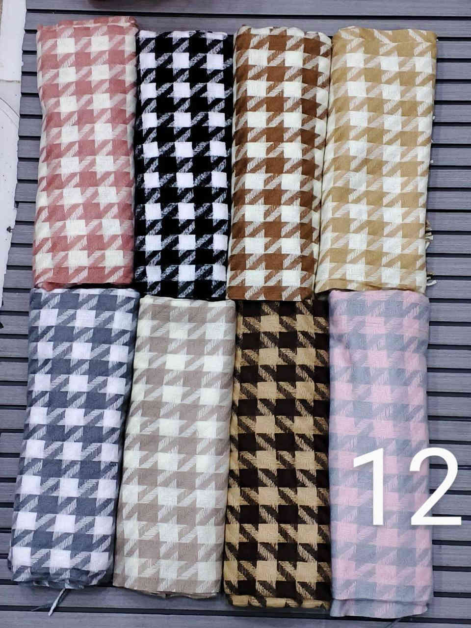 عرض خاص ✨️ 
الترند وكاله خاصه 🔥 
سكارف شتائي خامه زيتي ✅️ 
متوفر بعده نقشات 🔢 
عرض نار سعر الدرزن : 40الف فقط 
الخامة شرط الفَحص 
هاتف : ***********
