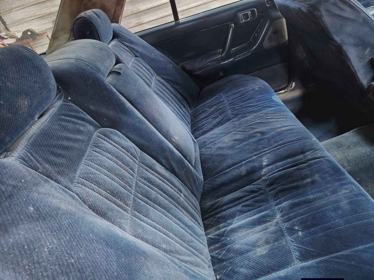 سيدان موديل 90 يسره بلادي محرك كير بطه  حاويه السعر 63 مكان بغداد الدوره*********** سياره جاهزه
