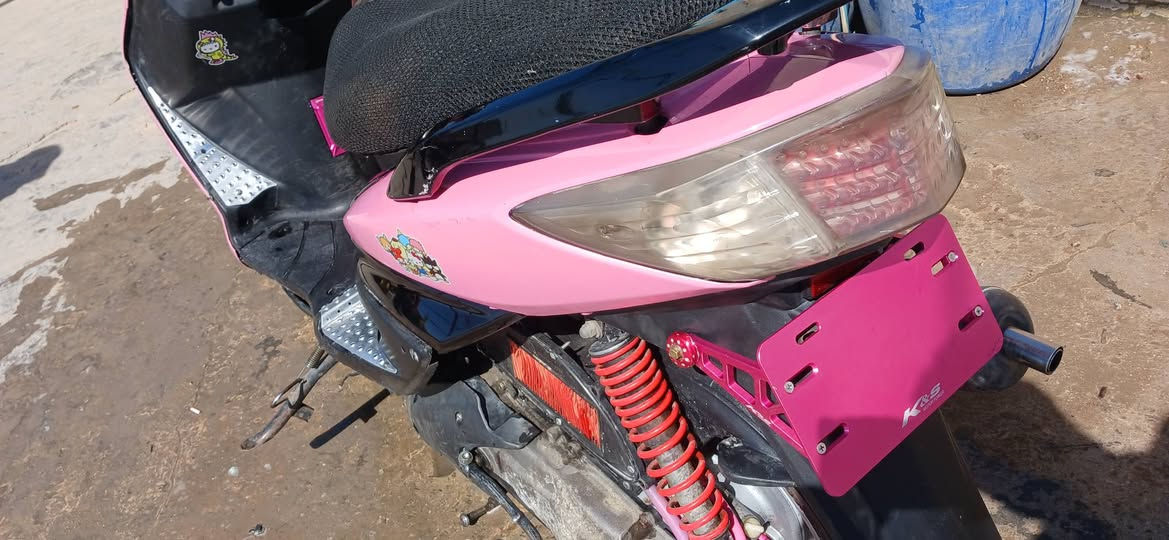 سلام عليكم دراجه سكنس فحل دراجه مزوده بوشه ٥٨ مكينه خير من الله سعره ٥٥٠ وبيه مجال قليل ***********
