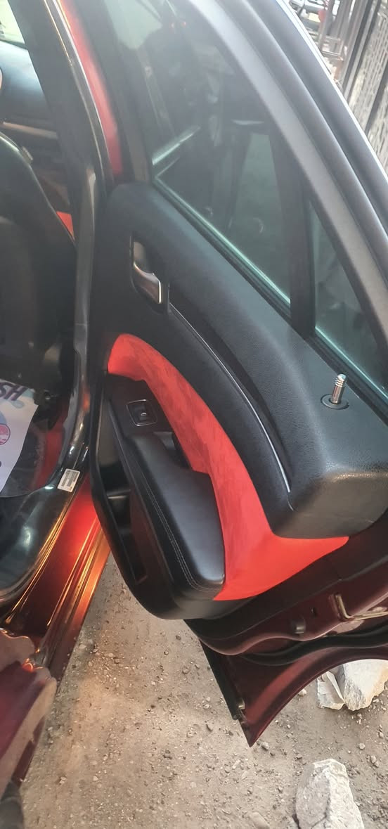 🚗  بسبب المواعيد الكاذبة 
بسبب المواعيد الكاذبة 
♧♧  بيع 
السلام عليكم  
للبيع : كلايسر C300 (أوباما)  فتحة كاملة قطعتين 
وارد  امريكي  بحالة ممتازة والاستعمال شخصي.
📅 الموديل: 2019  
🏷 مرمزة: 2020   
📄 التسجيل: بعدها ما مرقم تترقم اي محافظة تريدها 
🎨 اللون: كرزي  
✨ المواصفات:
- السيارة تو ويل بلادي  
- دواخل جلد نظيفة جدًا  
- كراسي أمامية كهرباء  
- كراسي ميموري (حفظ وضعيات)  
- تدفئة وتبريد للكراسي الأمامية  
- تدفئة وتبريد للكراسي الخلفية  
- ستيرن كهربائي مع تحكمات + تدفئة وتبريد 
- مرايا قلابات  
- لايتات زينون عالي وناصي شادلها عدسات زنون ب 400 دولار 
_ بيها عدسات عين الشيطان لون احمر 
- كامرة تسجيل إيزدوم أمامي وخلفي 360 درجة 
✅ السيارة حادثها مثل ما موضح بالصورة 
✅ صور أمريكا موجودة بالمنشور  
✅ استعمال شخصي، ما مشتغلة خط نهائي  
✅ أنا مستوردها  بدون ايرباك 
بصمة تشغيل وبصمة ابواب وجنطة 
تبريد قطعتين 
ويل قياس 20 بلادي 
تايرات بالباكيت 
باتري جديد بالباكيت 
دوشمة كاملة وشغل درجة أولى 
عليها ادامة كاملة من كلشي 
محرك 6 سلندر 3600 
بيها لدات بالدعامية الامامية والخلفية لد نشرة 
التايرات تو سايزز 
الأمامي 245/45/20
الخلفي 275/40/20
الداخل اسوود جلد والسقف بيجي 
ثلاجة امامية وتبريدها ثلج 
شاشة كار بلي بلادي 
نقصها حداديتها الامامية اشوية مستحقة 

💰 السعر: 160 قابل للتفاوض  
📍 المكان: بغداد / الدورة   
📞 رقم الهاتف: ***********
