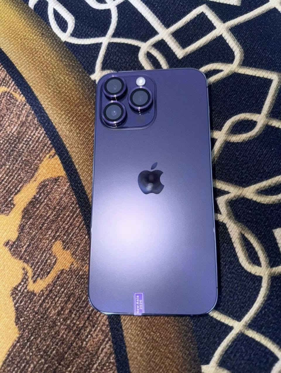 سلام عليكم ايفون 14 برو ماكس
ذاكرته (256) بطاريه 81 بلاد 
ماستر شرق اوسط AA/A نضيف جدآ
 مبدل فقط شاشه مرتبه 3 خيارات
امانه الله لا شمر ولا تعلك الوانها تخبل
ملحقات الجهاز مذكوره بلصور دبل عدسات ايربود هيتفون لاصلي مو بلاتوث مباشر 4 حافضات وكيبل 
الجهاز اي عيب ما بي فيس ايد اتصال صوت كامره تكنيك كله كله شغال السعر (600 ) مكاني بغداد فلكه حي النصر *********** متواجد خاص وتصال واتساب ما عدي
