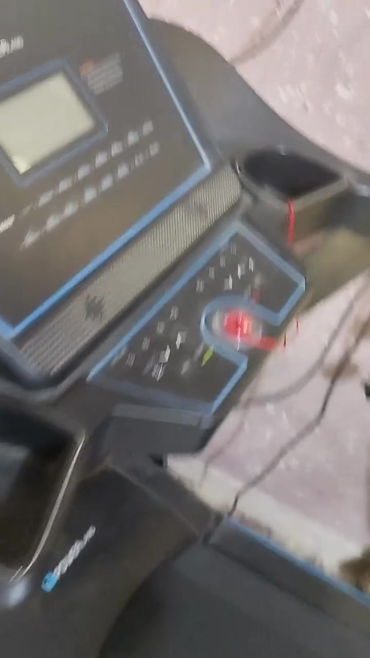 سلام عليكم 
جهاز جبلي ماركه باور لاند ثكيل اصلي 
استعمال منزلي قليل ونظيف جدا معده بي جري وزن ١٣٠ كيلو يتحمل 
السعر ٤٢٥ ومجال بسيط 
حله بكرلي
*********** إتصال 
*********** واتساب اسيا
