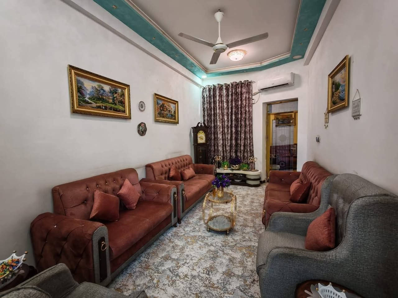 السلام عليكم من رخصت أخوية الأدمن عندي ٨٠م واجة ٤م نزال ٢٠م بيت جديد بلقاهرة الثانية ٣طوابق بي طرمة صالة مطبخ خدمات حولي وغرفة نوم منور طابق الثاني ٢نوم وخدمات طابق الثالث بيتونة وسطح البيت بناء ٢٠١٧ بيت جديد عرض الشارع ١٢م ماعدا الرصيف قريب ثانوية الرافدين سعرة مناسب أستفسار على رقم ***********
