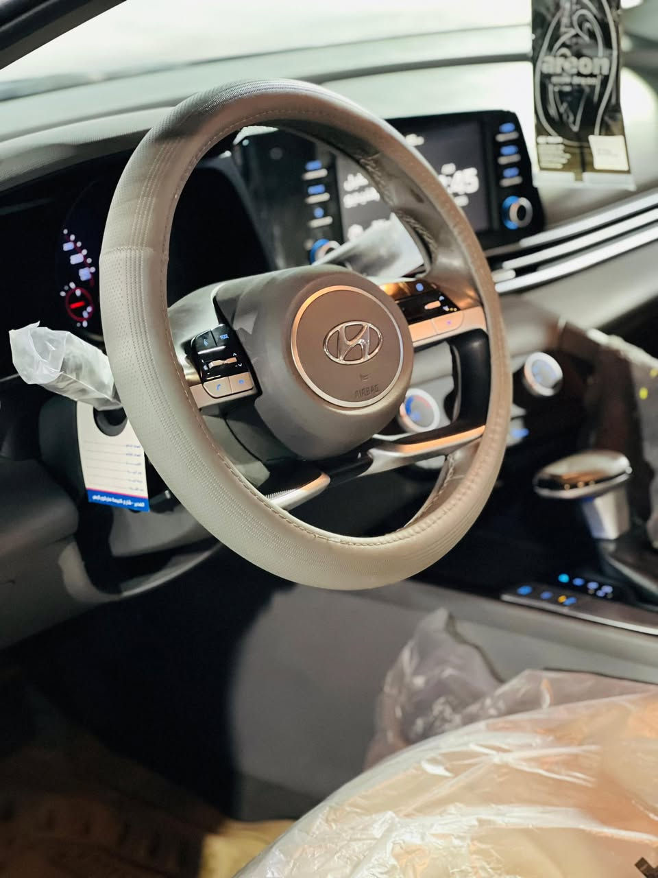 سلام عليكم
هونداي النترا خليجي   
مديل  ٢٠٢٣
رقم بغداد 
مواصفات 
ماشيه 61 ألف
مواصفات كامله 
فتحه سلايد
بصمه تشغيل + تشغيل عن بعد + بصمه ابواب
مكينه DOHC 16V 2000cc
شاشه كبيرة
بلوتوث + اتصال بلوتوث
Apple carplay
Android auto
لدات امامي خلفي
حساس اماي +خلفي
3 انظمه قيادة
شاحنه لاسلكي
كامره خلفيه
ويل 17 كروم
دخول ذكي وترحيب
وجنطه ذكيه تفتح عن بعد

تليفون ***********
عنوان بغداد
