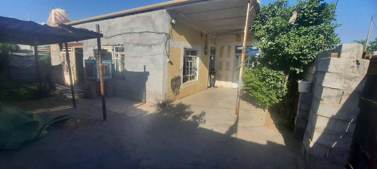 السلام عليكم الدارلبيع بيت 
غرفه نوم ١ مطبخ ومضيف هول مع حديقه كراج سياره 
بيت قريب على شارع العام حي جواد 
سندويج مساح 285
تصال على رقم ***********
