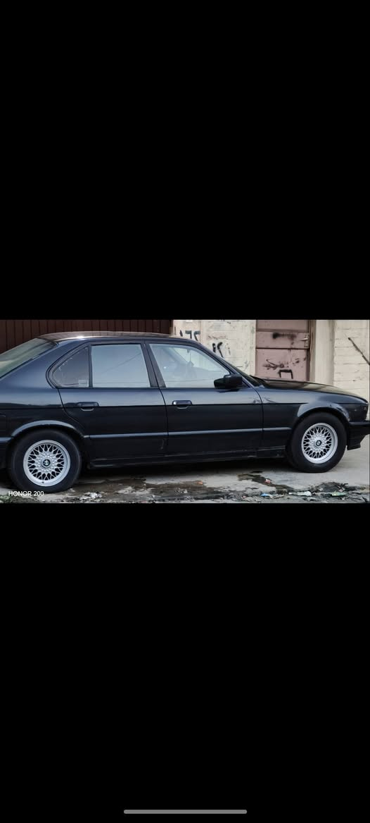 BM
محرك فل 20
كير توماتيك فول
سيارة حلوة وعضمتها اتجنن ومابيها جطلات
كير شرط محرك شرط
حماوة انسئ كلو جديد ماي اخضر اصلي 
اسلايد
غرفة حيل حلوة
تدفئ شغالة نار
طخم جديد
السيارة عليها ادامة دورية
رقم انكليزي باسمي بيع تحويل فقط
هزة جديدة
لون اسود كحلي
السعر 52 وبيها مجال بسيط
***********
