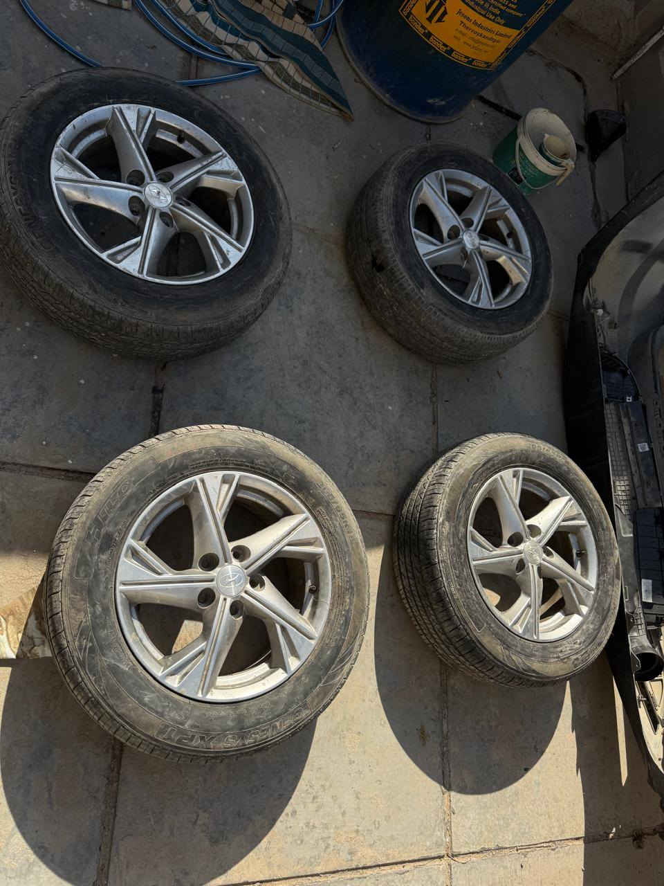 للبيع وياله سوناتا موديل 22 اربعه وياله تايرات نظاف وجدت لا عوج ولا فطر جدد على الفحص كوره اصليه مفتوحات من سياره مكاني نجف رقم التلفون ***********
