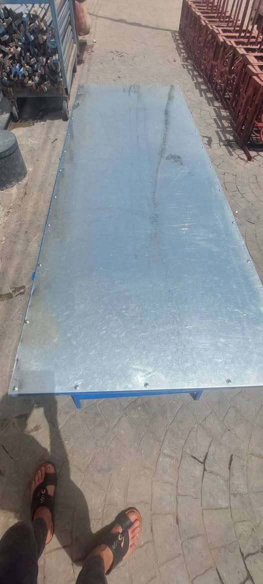 ميز حديد مستطيل دراجه اولى تزكام متوفر جمله مفردالعنوان بغداد ***********
