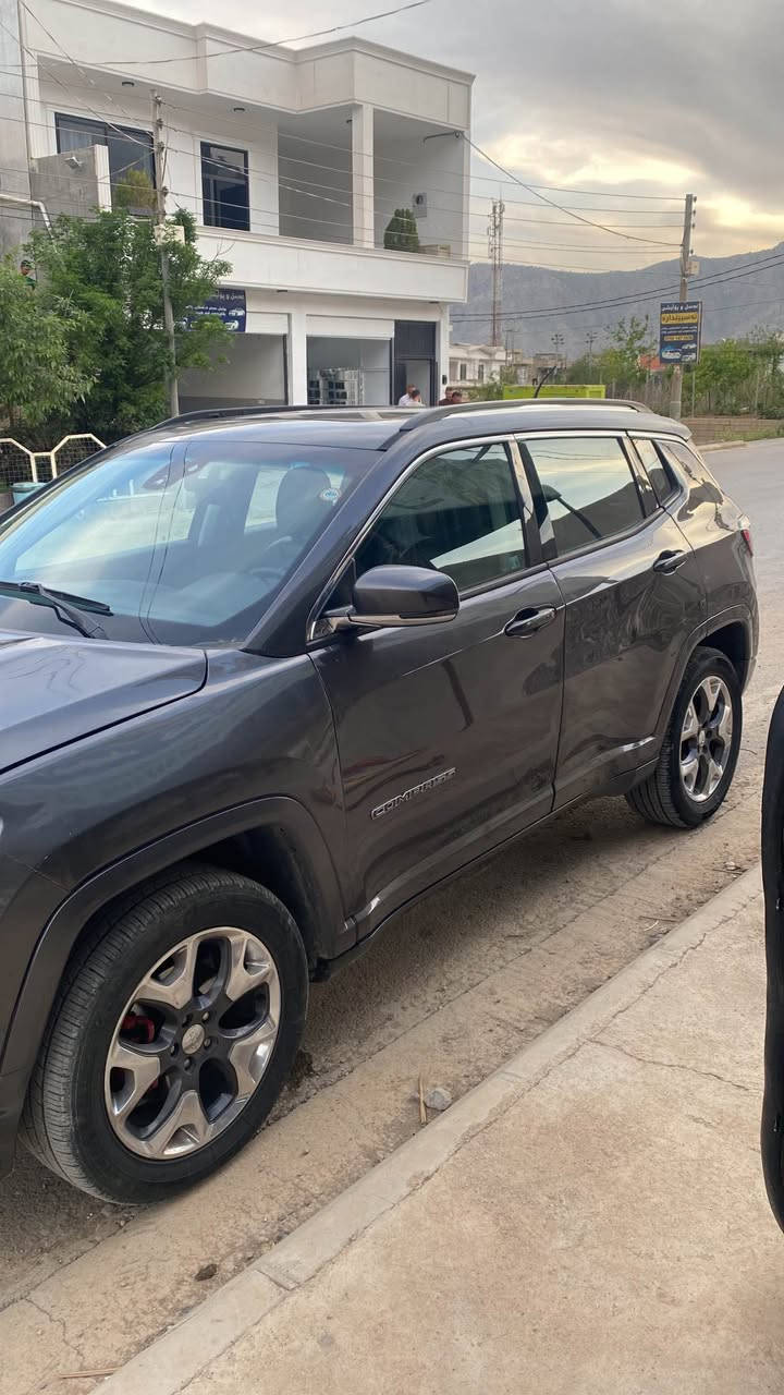 * مارکە: Jeep Compass
* مؤديل: 2017
* VIN (ژمارەی شاسی): 3C4NJDCB2HT631418
* مۆتۆری 2.4L Tigershark
* 180 HP
* سیستەمی 4×4 (Jeep Active Drive)
* پانۆرامای دوو بەش
* كوشن جلد
* كوشن كاره بايى
* كوشن هيته ر
* سوكان هيته ر
* به سمه 
* شه غال
* ئؤتؤ ستارت ستؤپ 
* کامێرای دواوه
* ئاوينه رادار
* فول فوله 
* ژماره موبايل :***********
* ناونيشان:رانيه رانية, السليمانية
