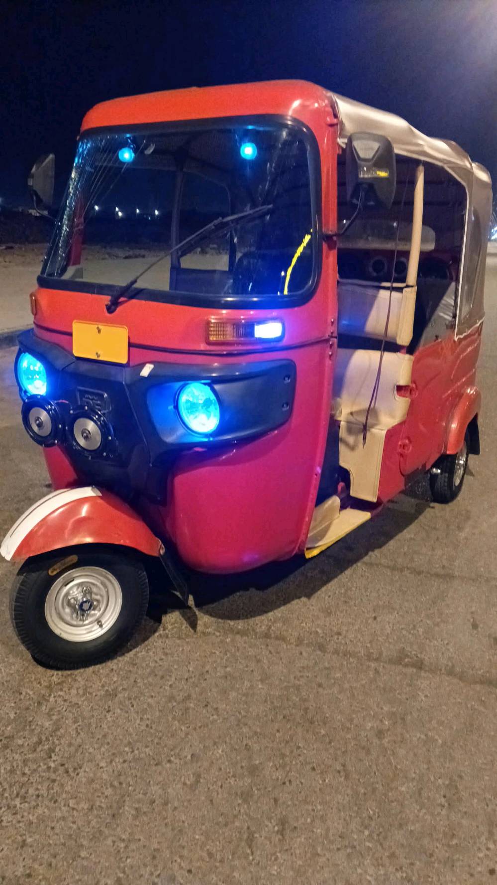 السلام عليكم عندي تكتك البيع موديل 22مكاني البصره القبله قرب سوق المصطر قرب حسينيت شيخ خليل المالكي