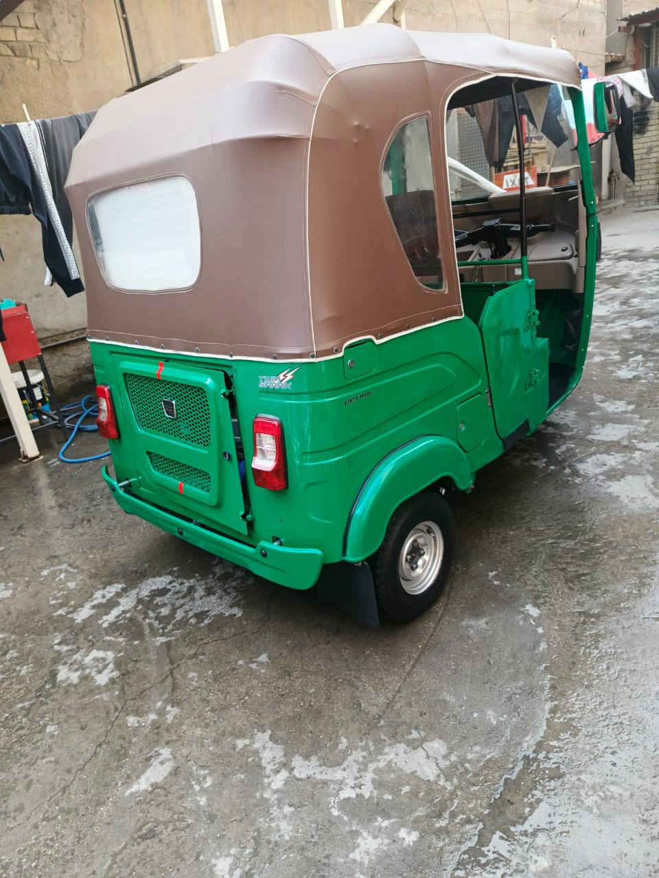 سلام عليكم شباب تكتك للبيع مكفوله كفاله عامه وبيها بارد قليل بل الغدمثل ماموضح بل الفيديو موديل 2022مرقمه بغداد مكاني بغداد البلديات ***********
