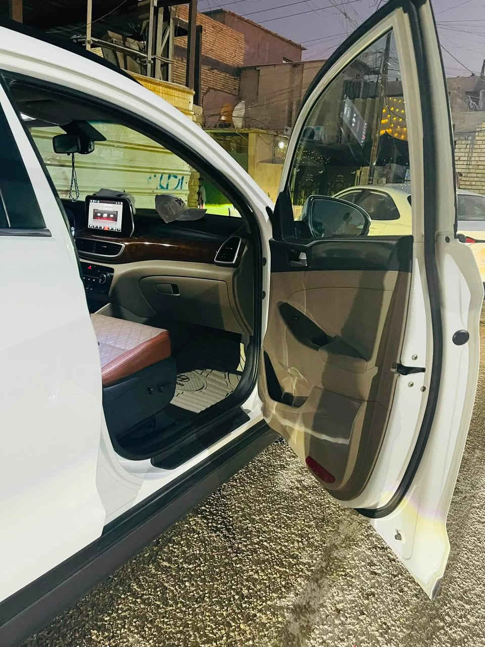 السلام عليكم 

للبيع توكسان موديل 2019 

خليجي شركه الكاصد 

فوول ‎ 1/1 بانورامااا ✨

رقم بغداد انكليزي جديد باسمي

مواصفات 
داخل  بيجي وجوزي 
لد امامي لد خلفي 
حساس امامي 
حساس خلفي 
بصمه + بصمة ابواب 
شاشه كبيرة 
ثلاجة بلجكمجه
داش كام من خليج 
هاند بريك بلرجل 
كامره دواره
ايل زعنفه 
كشتات جلد
كشنات ثنين  كهرباء 
مري شفط + اشاير مري 
تحكمات ستيرن جهتين 
ترحيب ابواب ومري 
شاحن وايرلس
تبريد قطعتين 

مكفوله من الصبغ والحادث وتبديل
مكفولة كفالة عامة ماعده بارد زغير
السياره جديده وجاهزه من كلشي ربع ماتصرف عليها وبلعافيه للي ياخذها 

السعر :: 18000$ 

والشراي يتفضل رقم هاتف 📞 

وتساب او اتصال 📞 

العنوان  بغداد 🍁


**إذا كنت صاحب هذا الإعلان وتريد حذفه لأي سبب، رجاءا أرسل رسالة إلى الدعم الفني**