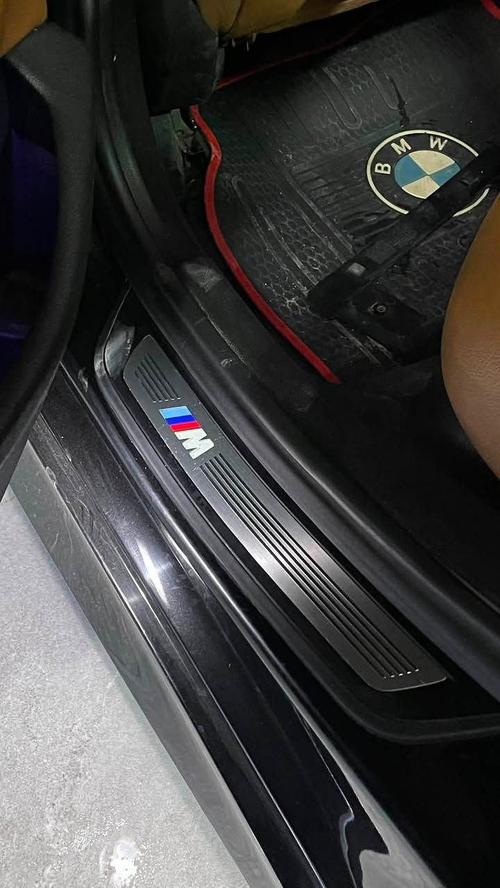 سيارة BMW 530i M PACKAGE 2018
الموديل 2018 السيارة M باكيج بيلاد
المواصفات:
 • داتاشو - سلایت - کشنات قياسي -XDRIVE- کشنات 700 - کشنات هيتەر - کشن خزن - کشن كهربائي - سكان هيتەر - كاميرا خلفية - رادار أمامي - مرايا كهربائية - نظام auto start - سكان M - 3 موديات قيادة sport-comfort-ecopro-eco individual - جير سرسكان - إضاءات بيلاد - والعديد من المواصفات الأخرى
مودي الايكو يعتبر مساعد جيد للاقتصاد في استهلاك البنزين
صيانة جيدة تمت للسيارة وكل شيء فيها أصلي وتم تفحص الأمام والخلف بشكل شامل
التأمين والملف مطلعين ومجددين حتى سنة 2031
السيارة بدون مشاكل، كل شيء كامل، بدون مشاكل، باسمي
٤ إطارات جديدة عليها
السيارة بيلاد M، الداخلية والسكان والدعامية وكل شيء M باكيج
١٢٠ ألف ميل مشية
هذه السيارة داخلة بـ clean title، رقم شاسيه لا يعطى
أي بدون دعامة
٢ فلنغ كلير أمريكي طالعة منها بدون تسجيل ومعجون وبراندة بشرط
٢ باب هنا فيها تم طلاؤها بالرش بشرط بدون تسجيل
الباراشوتات الجانبية تم تبديلها ببيلاد bmw، أي ليست مؤقتة بيلاد
باقي الباراشوتات بشرط أصلية
أي فلنغ الأمامي جهة الساكن كلير مع فلنغ الخلفي جهة الساكن كلير، باب الساكن والخلفي الساكن هنا تم طلاؤهم بالرش
السعر ٢١٥ ورقة
***********
