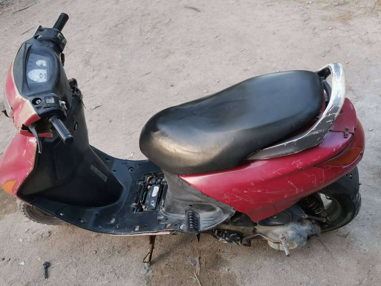 فراشه للبيع 
نضيفه كهربائيات كله شغاله 
دراجه متروكه طفت فجاء 
السعر 200 وبيها مجال
تفاصيل اكثر ع هذه رقم 
***********
