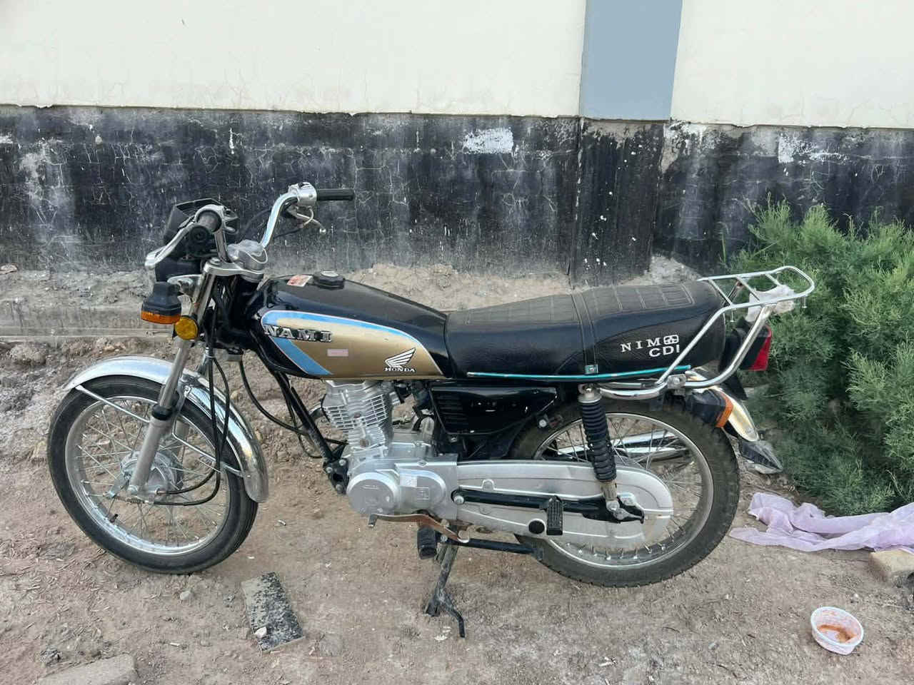 سلام عليكم  نامه مديل 21 وطالعه بل 24 السعر 950 وراق صولي مكلف بل نشر رقم ***********
