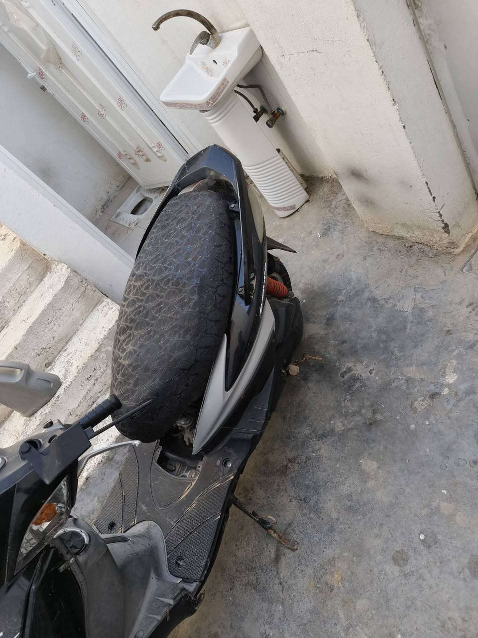 السلام عليكم دراجه البيع سنكس فحل 140 دراجه يرادله تجفيت السعر قغل200 العنوان جسر ديالى الكرغوليه رقم *********** او والاتصال واتساب***********
