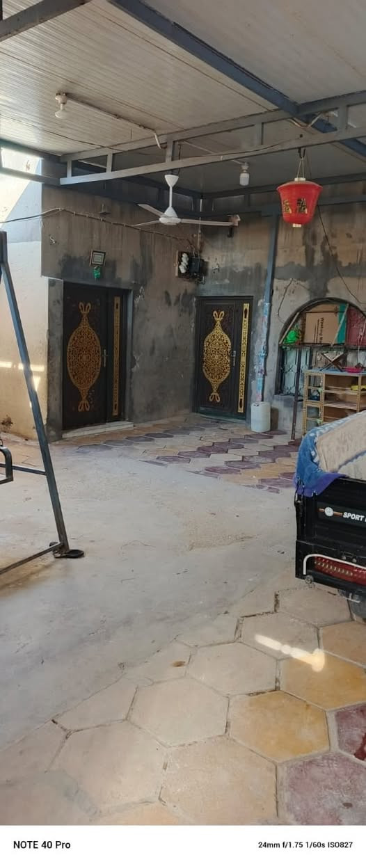 /بيت للبيع حي الحكم///بيع مستعجل وسريع// مناسب جدا 

قريب جدا لصيدلية زمزم//ثاني بيت عن شارع 20*/

سنة البناء 2004عكاده/طابق ثاني ثلاث غرف واصل للسقف 

المساحه 255متر/////

السعر 145 /يعتبر سعر قطعه//

للاستفسار الاتصال على ارقام المكتب 

***********/حسين حسيب واتساب 

***********/حسين حسيب 

أو مراجعه مكتب الضامن للعقارات حي الصدر مجاور صيدليه ركن العلاج
