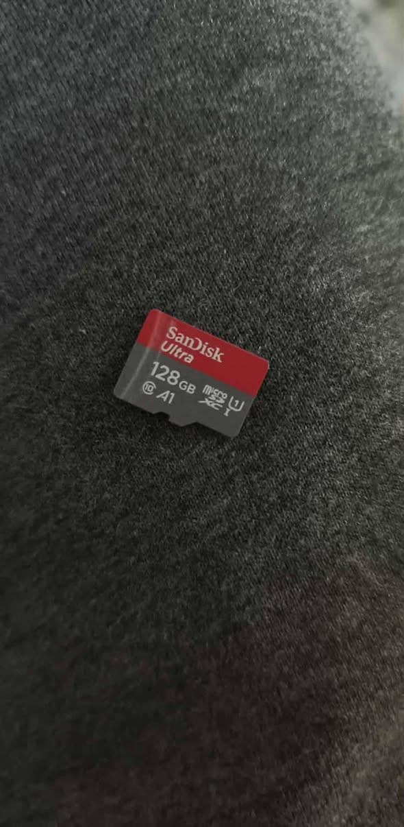 ئەو مەوادانەم هەیە هەمووی بەیەکەوە ئەفرۆشم
بە تاک نایفرۆشم گەر موشتەری نامە بنێرە لە واتسئاپ لەخزمەتام

***********
