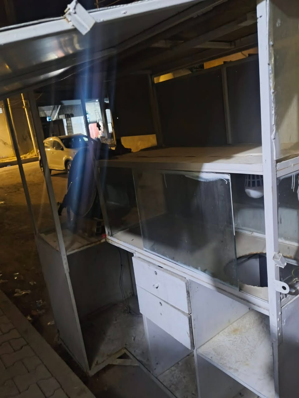 للبيع مكينه حب بعقوبه التحرير خلف مول ماريا السعر ٢٠٠ بيه مجال بسيط مابيه ماطور الرقم ***********
