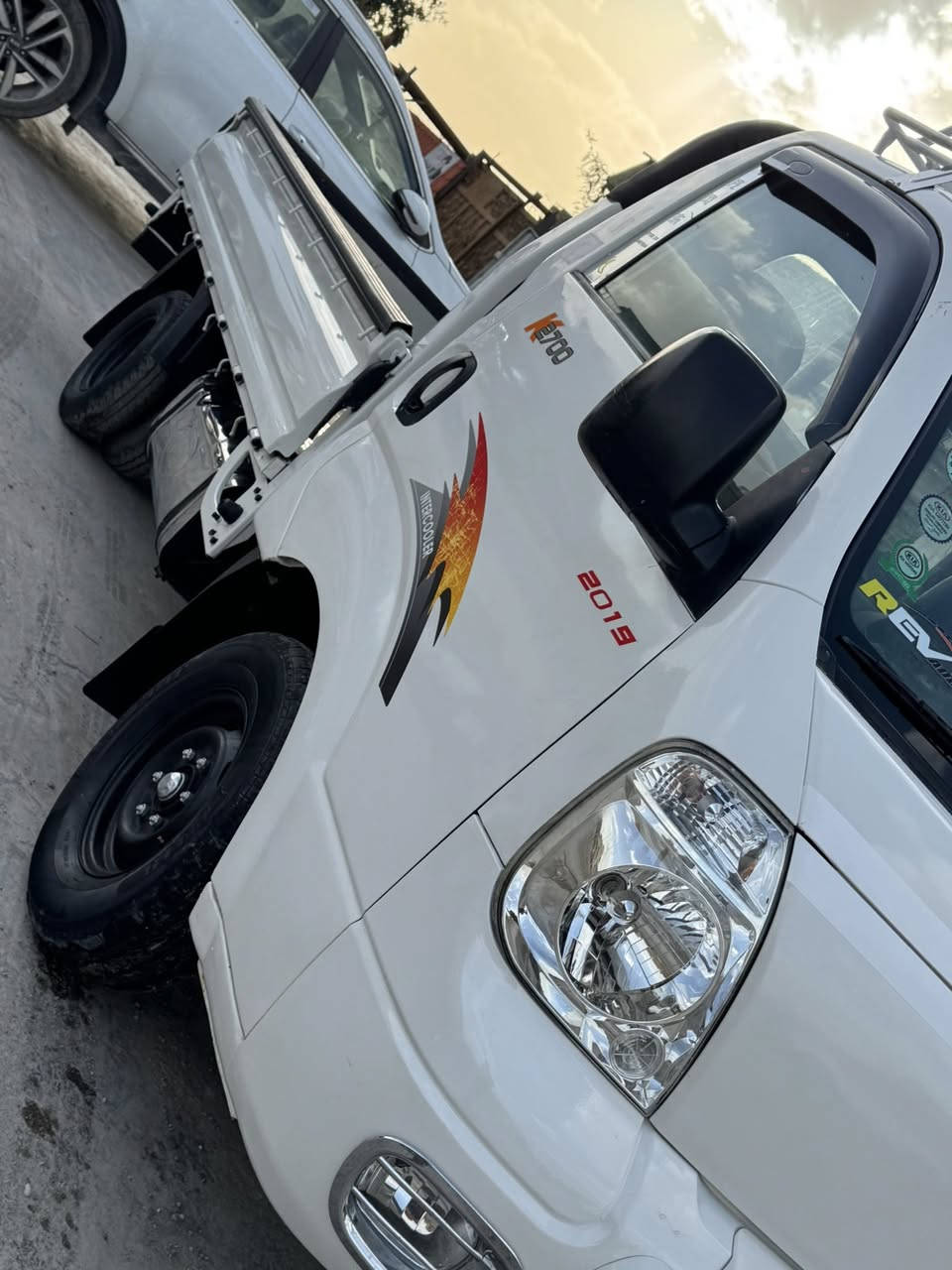 كيا  بنكو  تك  قماره  8 جنكال  مديل 2006  رقم  واسط  إنكليزي  مشروع  وطنيّ  بسمي  سنويه  2027  تحويل  ثاني يوم  مكفوله  منّ  الضربه  فقط  مكانات قليله  صبغ  كير  محرك  اكسن  شاصي  رقم  شاصي  كفاله  تبريد  ثلج  تخم  تاير جديد  حداده  جديد  كهربائيات  كلهة شغاله 
السعر 92.             العنوان بغداد 
الهاتف ***********
