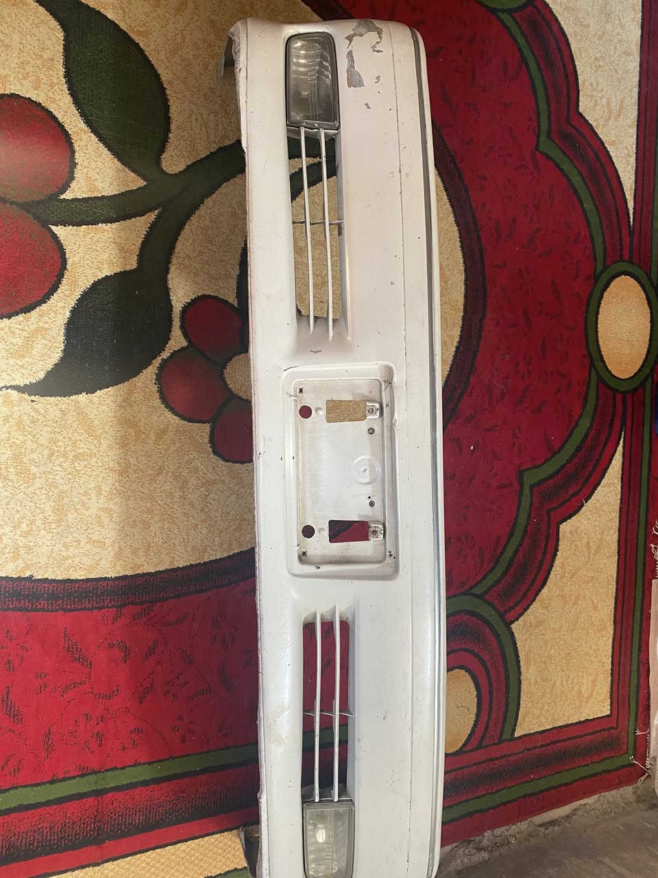 دعاميه مال صبغ هيا وبلوجكترات مال صبغ 
سعرها ٧٥ 
شباج علامة تيوتا اصلي اصلي ولا ليطه طاكه بي 
بس مجرد اني صبغته بيدي مصبوغ 
واليده مال قفل البنيد طاكه كون تشدله وحده 
مكاني نجف 
***********
