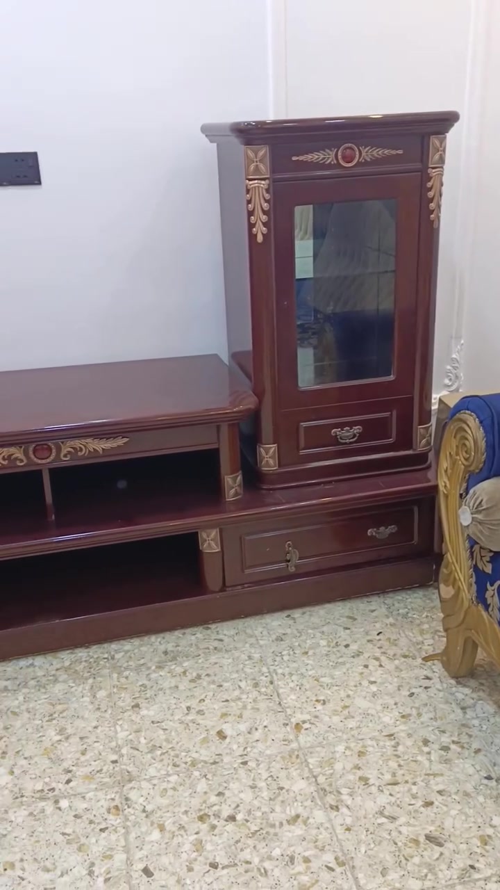 تخم عشر مقاعد +ميز بلازمة للبيع بغداد البلديات ***********
