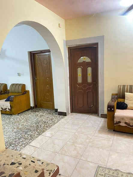 السلام عليكم
دار المساحه800م
طابو زراعي سند 25تحويل مباشر
مكان حله ورديه داخل 
قرب الامام سيد موسى 
الدار يتكون غرفتين وهول ومطبخ وستقبال
خدمات كامله تبليط للباب 
من يرغب بلشراء الاتصال برقم 
***********
السعر130 قابل للتفاوض
