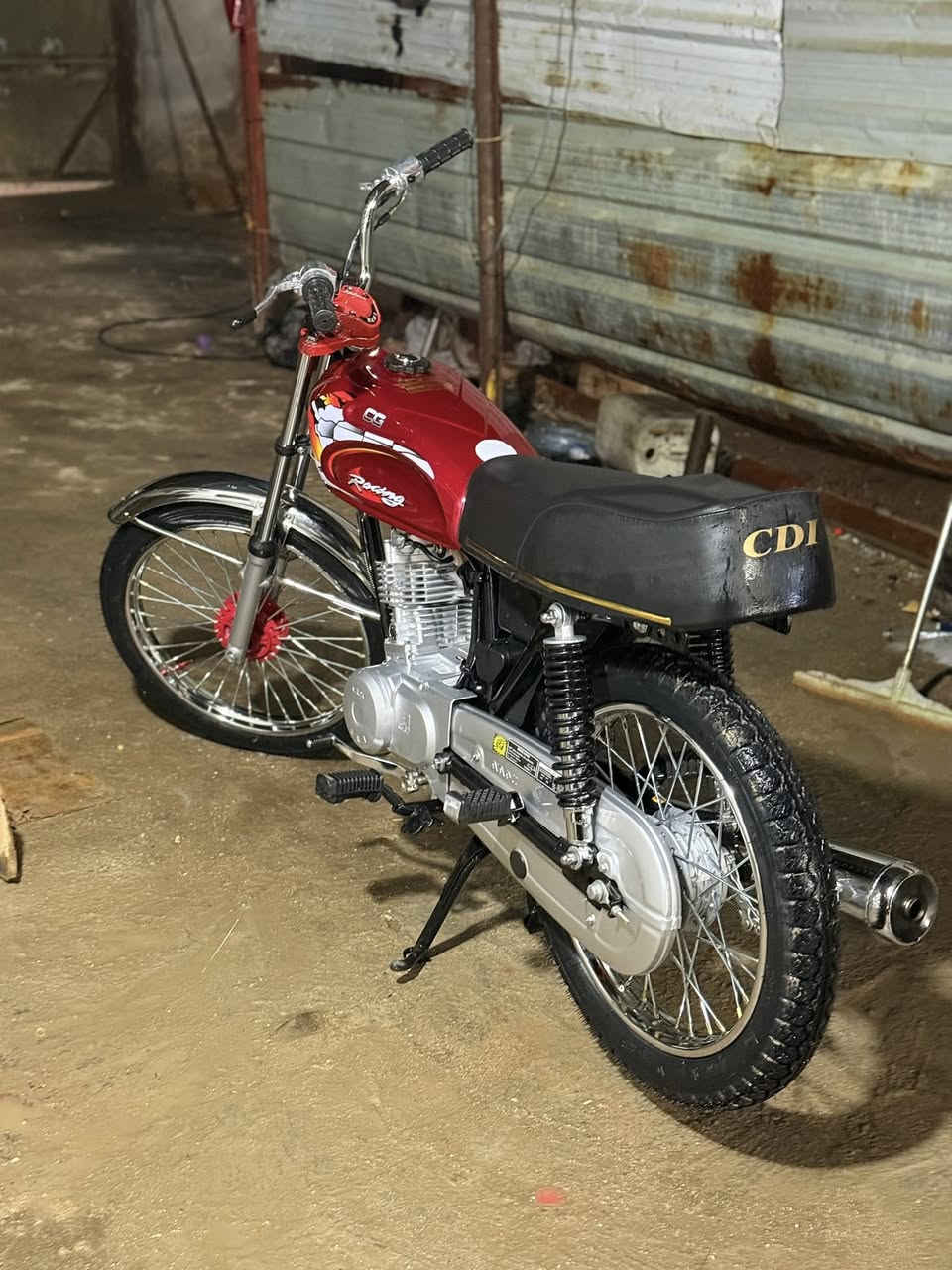 سلام عليكم دراجه تعمير للبيع رقم اسود سنويه موجوده راعيهه موجود بيوم واحد تتحول رقم نكليزي صار شهر معمره تعمير اصلي برغي ماكوو تجاري السعر مليون وميه 1100 بيهه مجال قليل العنوان بصره شط العرب رقم ***********
