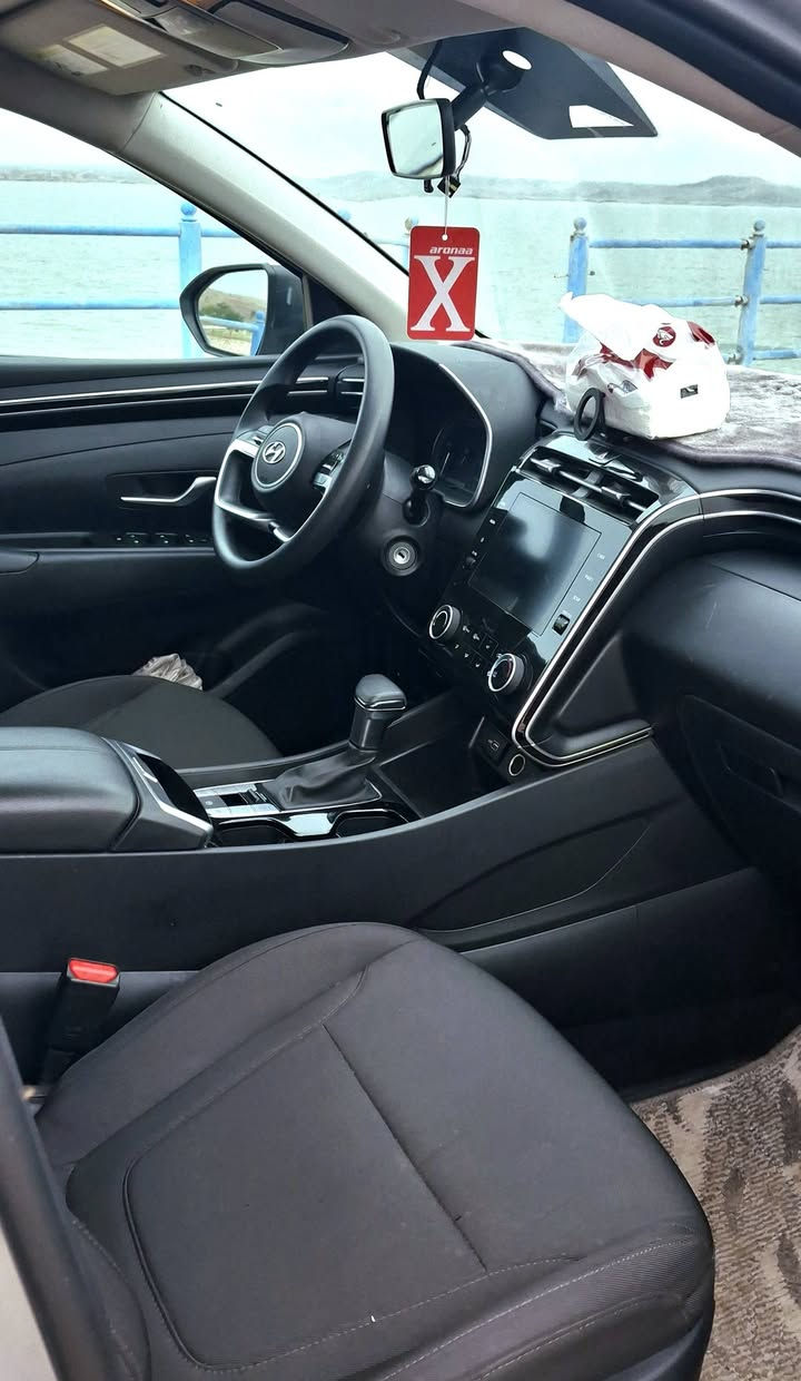 السلام عليكم للبيع توسان امريكي موديل 24رقم بغداد السياره بيه قطعه صبغ بدون تبديل وبيه بارد مؤشر بالسونار  ماشيه 9 الف ميل جديده كلش العنوان حله شارع 80 السعر 185قفل الشراي يتصل ***********
