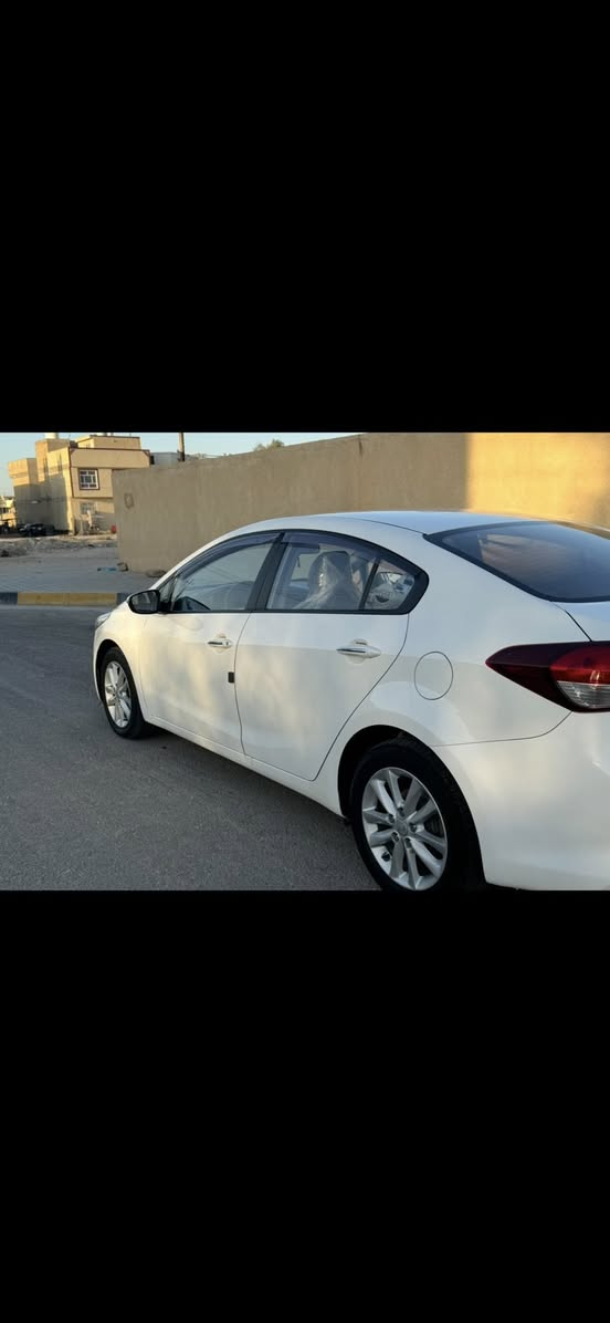 السلام عليكم سيراتو ١٨ للبيع كفاله من الصبغ والبارد فقط قبق جنطه بلادي بدون صبغ وبدون ضربه بسمي رقم بابل الدولي كير مكينه كفاله  السعر ١٤٢ وبيه مجال مكاني كربلاء سونار موجود ***********
