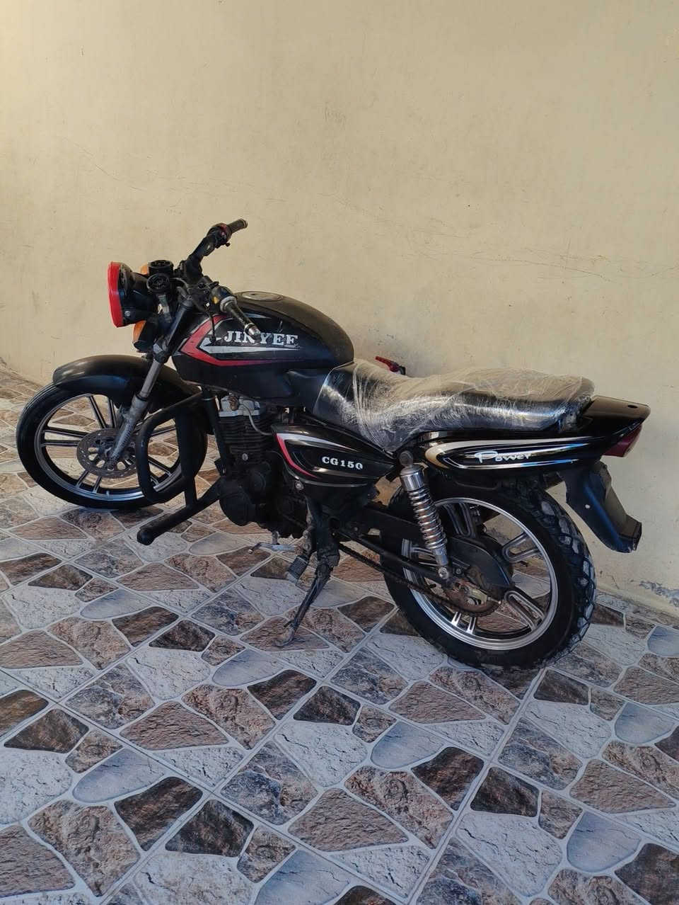 دراجة باندا 2013 أوراق كامله للبيع السعر 325 وبيها مجال
نقصها كهربائيات المكان ديالى شهربان ***********
