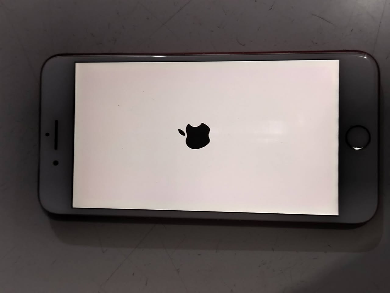 السلام عليكم ايفون 7 بلاس للبيع مكفول عوزه فقط بطاريه السعر 40 الف الشاشه شخط مابيه 
الذاكره 128 
للاستفسار ***********
عنواني واسط
