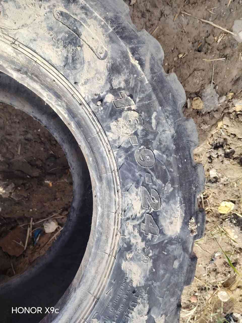 السلام عليكم تايرات للبيع مستخدمات مالات شفل 16 على 9 على 24 المكان ناصريه مركز  ما متواجد على الفيس هذا رقم الهاتف ***********
