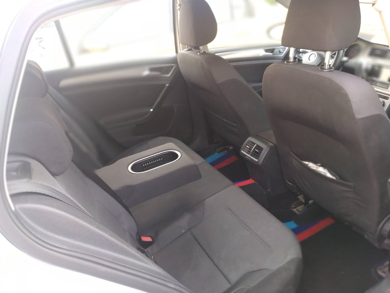 السلام عليكم 
كولف 2015 خليجي 1400 تيربو ، السياره نظيفه كلش واحلى من الصور ، من اخذتها بدلت مكينه جديده على ايدي وللعلم سعر المكينه 400$ ، 
كير ومكينه نظيف تجي وتشوف بعينك 
تدفئة تبريد قطعتين 
كير اوتو وعادي 7 نمر 
وضعية قياده SPORT + NORMAL
اوتو هولد + سايد بريك دكمه 
رقم اربيل بأسمنا تحويل شوكت متحب 
وباقي المواصفات معروفه 
باتري جديد الوصل والضمان موجود 
تخم تاير جديد  
فريز تبريد جديد 
السيارة كلها بلاديه مابيها لا تبديلات ولا جطل وهالامور 
سونار مرفق بالمنشور بمركز 4x4 بالاضافه الى صارت بيها طخه بسيطه 4 اصابع بالبونيد حار وصبغ والصور موجوده 
الباقي مكتوب بالسونار الباب بصف السايق بي تعديل بارد (بي دي ار)  على كد شبر. والجاملغ الايمن بي تعديل بارد فقط . حادث قوي مابيها السياره . السعر 110 وبي مجال بسيط كلش  
التواصل على رقم التلفون او واتساب 
- ***********
العنوان :- بغداد البكريه ( مجمع ديوان الرقابه الماليه )
