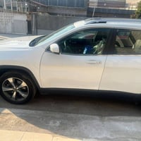 اخوان  للبيع فقط جيب شيروكي موديل 19 فول موصفات                  السيا...