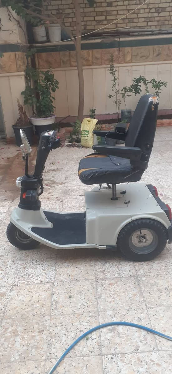 دراجه كهربائيه المانية الصنع لكبار السن والمعوقين للبيع .
٢٤ فولت 

بطاريات عدد ٢ 

سعة البطاريه ٤٨ امبير 

محرك بلادي قوي 

اشارات ضوئيه متكامله 

كرسي دوار مريح 

شاحن جديد 

السرعه ٢٥ كم بالساعه 

السعر ٤٥٠ الف قفل .

مكاني ناصريه المركز .


**إذا كنت صاحب هذا الإعلان وتريد حذفه لأي سبب، رجاءا أرسل رسالة إلى الدعم الفني**