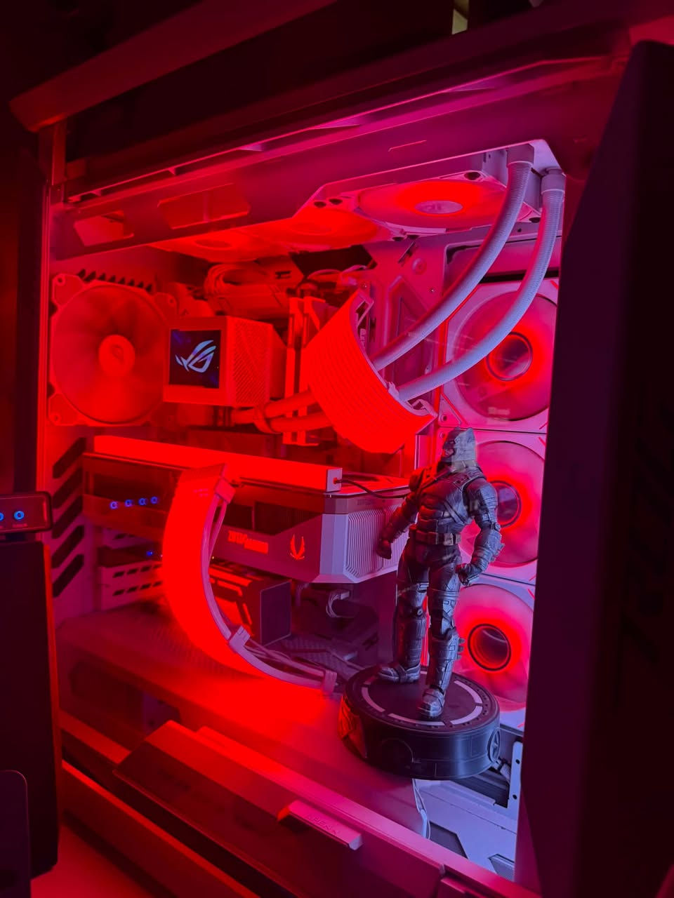 تجميعة فول براندات عالمية
‏أبيع كامل ما أبيع قطع 

CPU AMD R7 9800x 3D
MB X870-A ASUS ROG WIFI DDR5
RAM 32GB 6400 Addlink 6400 RGB 16x2 كرستال
RTX 5080 16GB ZOTAC SOLID OC White 
M.2 2TB  2tb/m GEN4 Pegasus 7000w
COOLER ASUS ROG 360M RAMGEN lll
PSU 850W FSP GOLD ATX5  
CASE ASUS ROG HYPERION GR701 7fna 
KIT FAN-4 NZXT 120M ARGB  
MB ARGB GPU ARGB 
سعر 5,500,000 بيها مجال  

***********
بغداد بلديات شارع معمل كاشي 
 متوفر توصيل الكيس ولا غلطة وكامل مكمل ع اخر حباية واستخدام القطع جداً بسيط
