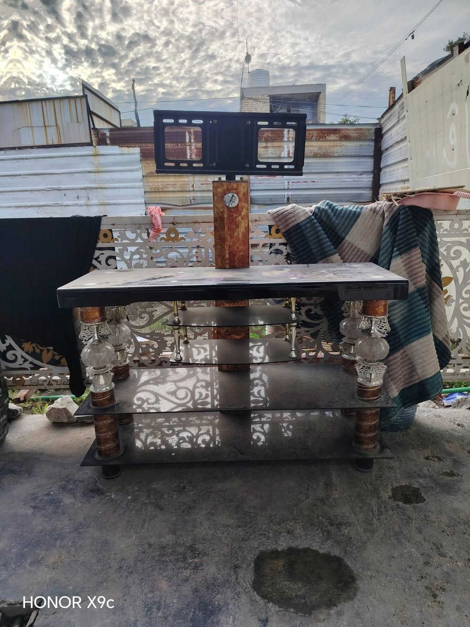 السلام عليكم ميز بلازمه استخدام قليل السعر 100 وبي مجال المكان الشعب حي سومر الرقم ***********
