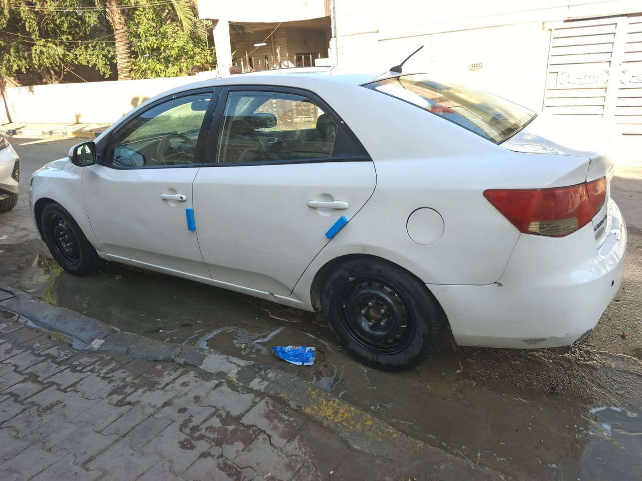 السلام عليكم
سيراتؤ خليجي  مكينه ١٦٠٠ 
ماشيه 174 حقيقي 
مصبوغة حزام جماليه 
بيها ضربه لغد امامي ايمن جهه السايق والجاملغ الخلفي 
مكينه جديده صارلها ٥ اشهر تقريبا 
تبريد ثلج ب اسمي  هزه جديده صارلها شهر ونص رقم اربيل انكليزي جديد 
سعرها ٧٥ مكاني بغداد الحسينيه مال راشديه 
 *********** اتصال + واتساب
