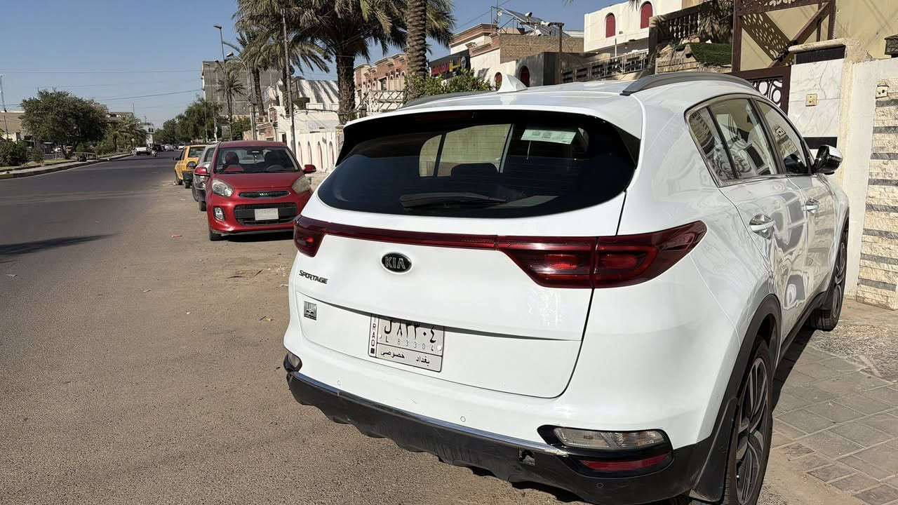 سبورتج 2020 ماشية 95 الف
السيارة نظيفة فول ومكفوله كفاله عامه من الصبغ ولتبديل ماعدا الدعامية الامامية وقبغ بانزين
بيها بارد بالجاملغ الامامي وشي كلش بسيط بالخلفي وتكحيلات وضربه بالباب مال سايق 
وبالباب الي بظهر جهه الراكب
صدر جديد تايرات جدد
صيانة دورية دائما 
مواصفات .
محرك 2000 دووش .
كاميرا 
جلد حمصي .
قطعتين تبريد امامي خلفي .
تحكمات ستيرن جهتين .
حساس أمامي خلفي .
سايد بريك بالرجل .
اشاره مرايا .
مرايا شفط .
 ويل كروم .
يدات نيكل .
السياره بسمي تحويل ثاني يوم 
السعر ١٨٠ وبيها مجال بسيط
مكاني بغداد


**إذا كنت صاحب هذا الإعلان وتريد حذفه لأي سبب، رجاءا أرسل رسالة إلى الدعم الفني**