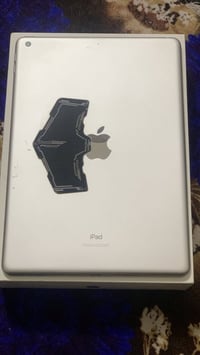 ايباد 9كلش نضيف ذاكره 64 كلاس بي كسر ممثر سعر225 رقمي 07741162281