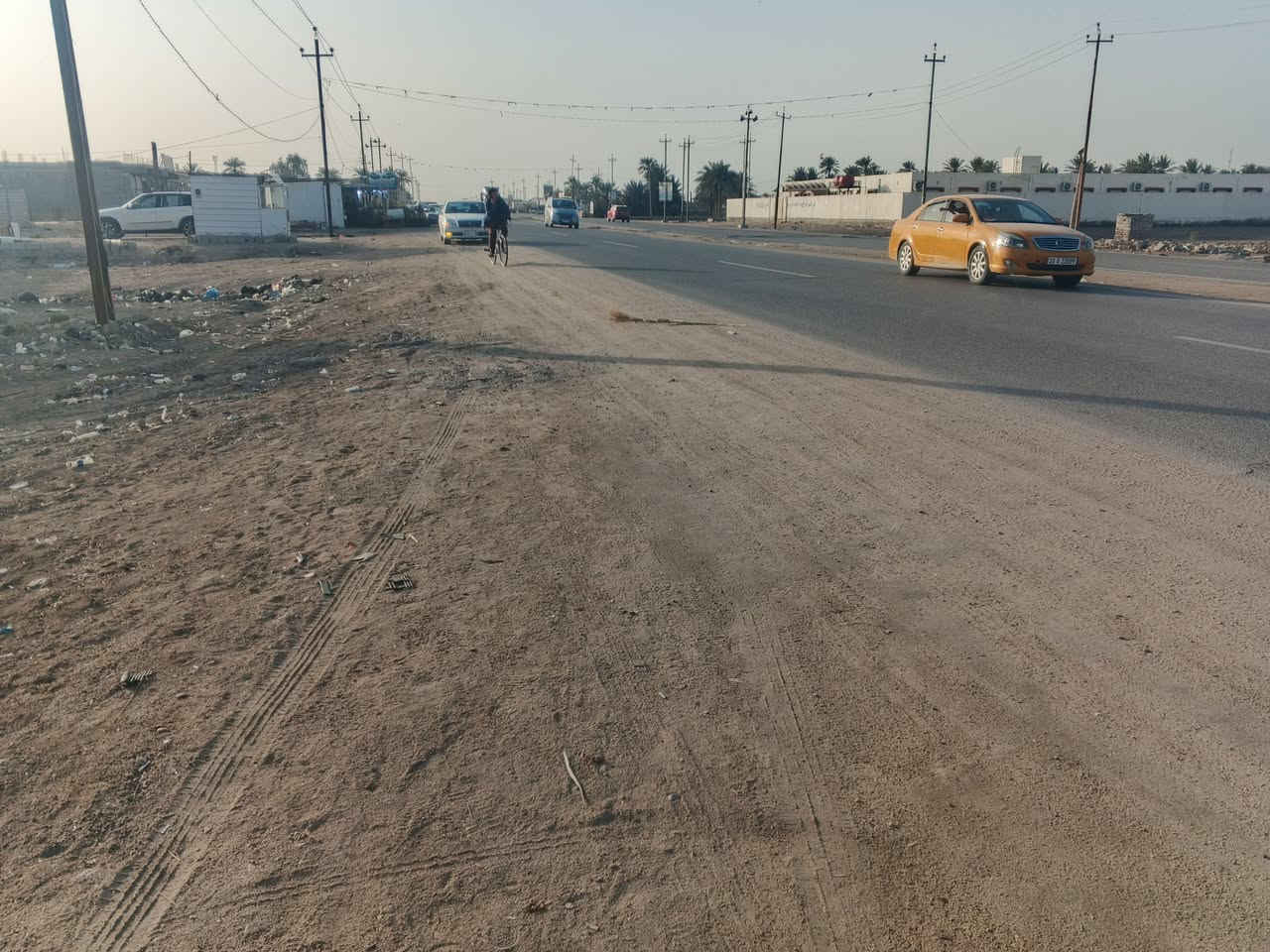 قطعه م طابو اسهم للبيع مساحه 200 ركن ع ثلاث شوارع 
طريق سوق الشيوخ بحي جوادين مقابيل مدرسه شريف رضي منطقه سكنيه وبيوت حديثه مدفونة ومحدوله وجاهزه سعر خاص ***********
