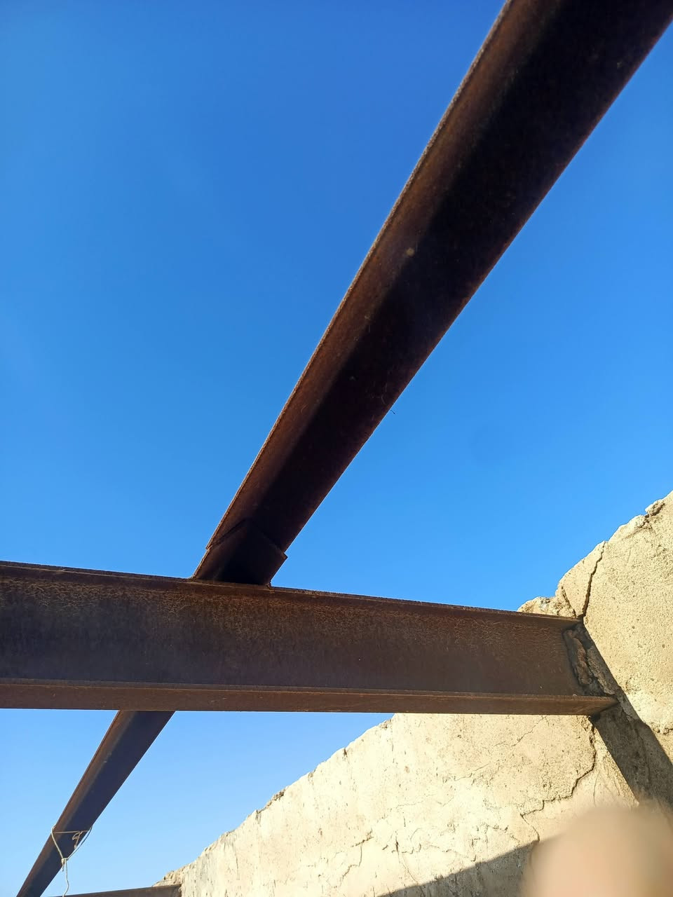 زاويه للبيع العدد 660متر ***********
