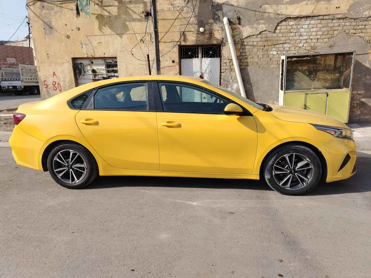 السلام عليكم فورتي 22 تبديل باب خلفي بدون ايرباك بسمي وبل عراق طخه بحافت البنيد موضحه بل صوروالسونار موجود بل صور  ماشيه ٦٨ السعر ١٥٥. اتصال ***********
