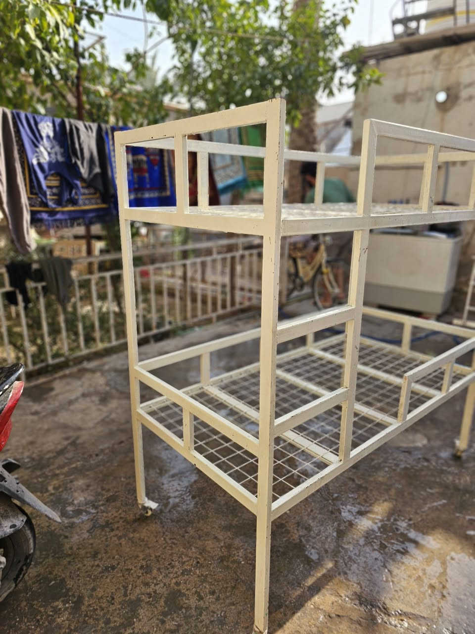 السلام عليكم
جرباية اطفال تصير مال كبار هم للبيع ام النفرين طابقين تفصال شغل درجه اولى مشتغلينها بالبيت متحركة بيها تايرات 
قياساتها 
عرض ٨٠ سم ارتفاع ١٦٠ سم طول ١٥٥ سم
سعرها 100 الف وبيها مجال
مكانها بغداد مدينة الصدر 
***********
