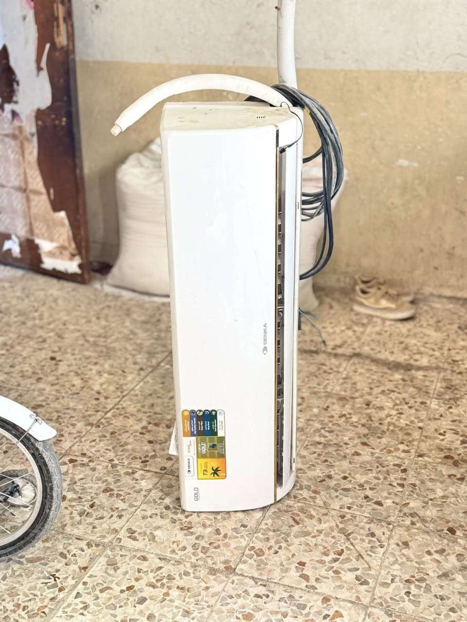 السلام عليكم
سبلت طن ونص قطعه داخليه دنكا وخارجية جنرال السعر ٢٢٥ الف
***********
