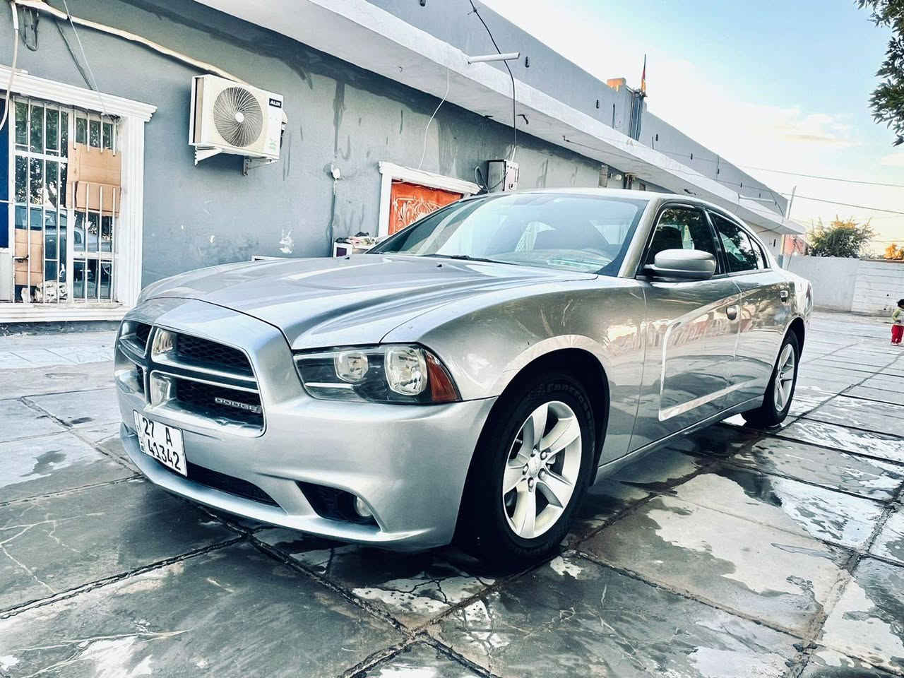 السلام عليكم ورحمة الله وبركاته جارجر 2014 وارد كندي بيها جاملق وبنيد بدون دواخل *********** سعر 148 بيها مجال بصيط كلش مكان سياره ذي قار الرفاعي ترهم مراس بكيه اويتما
