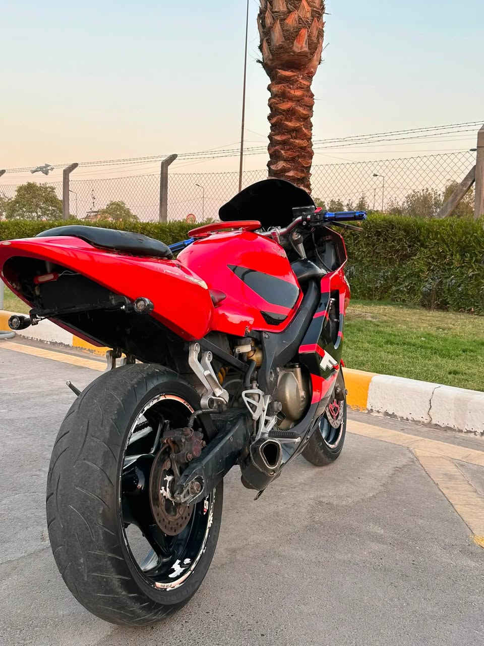سلام عليكم دراجه فوراي داجه جديده بعنه كلمه كل نقص مابيهه جديده كهربائيه كامله مكمله دراجه ممفتوحه دراجه دراجه بعد نضف من الصور كلش نضيفه دراجه كير مكينه كفاله عامه مكاني الغزاليه السعر خاص خابر او راسلني وتساب وتدلل الرقم ***********
