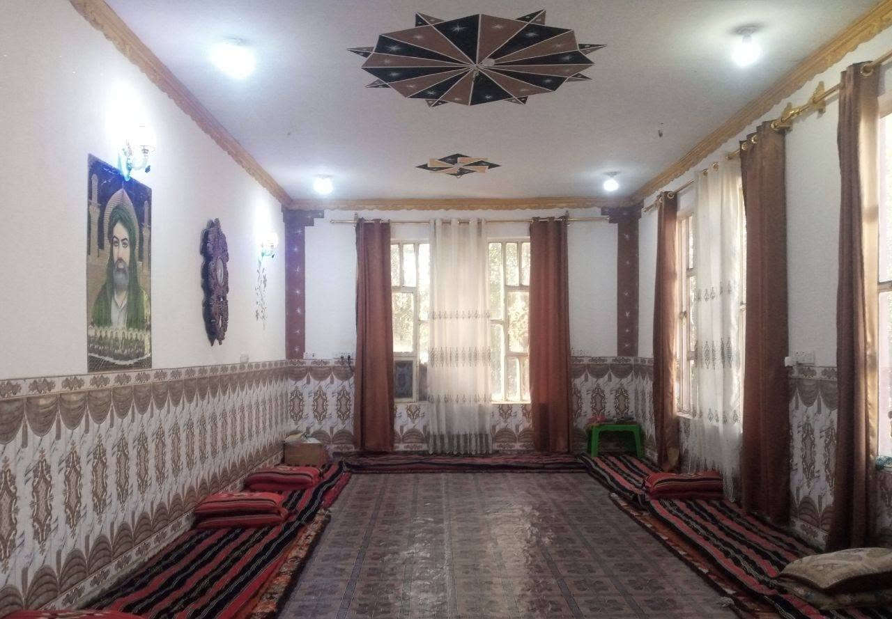 السلام عليكم
دار للبيع المساحة ثلاث دونم تتكون من ثلاثة غرف نوم و مطبخ وصالة واستقبال مع عقد زراعي48دونم يبعد عن البيت اربعة كيلو متر..واسط قضاء الزبيديه قريه حلب
رقم الهاتف: ***********

